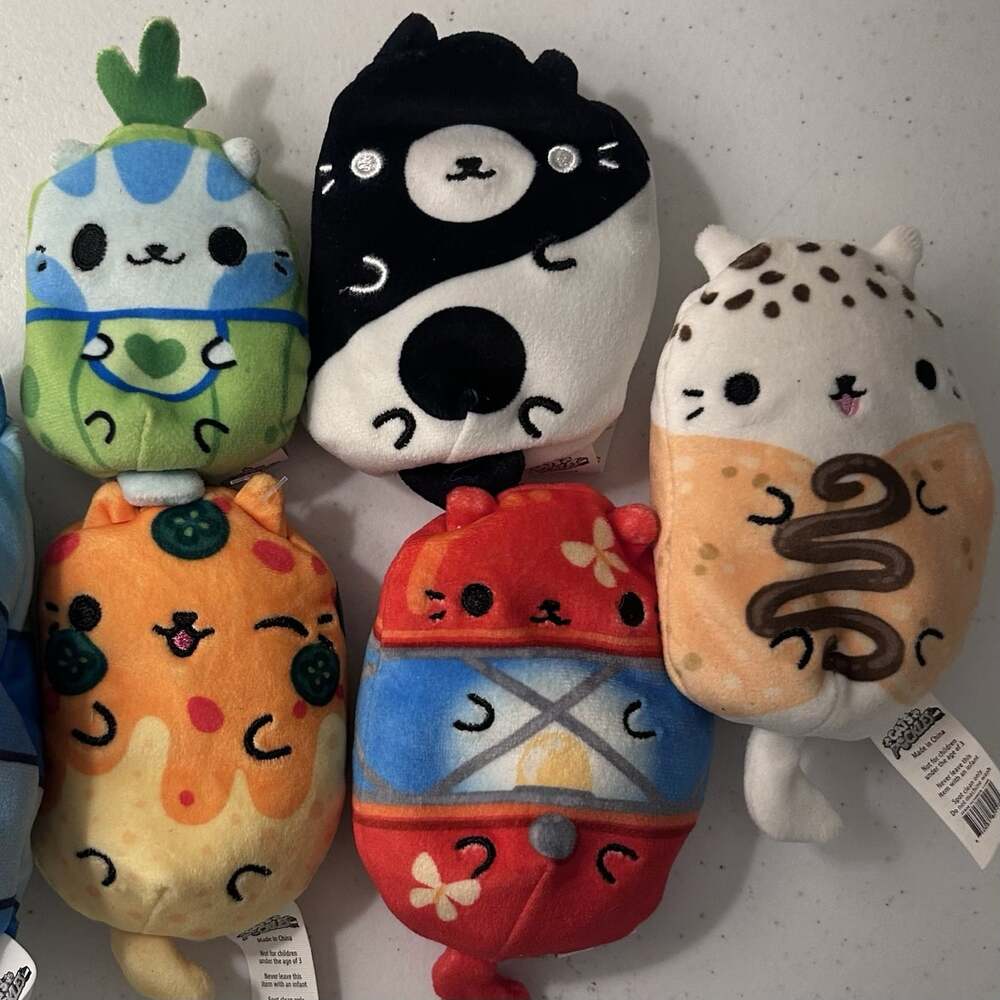 Cats vs Pickles Bean Plush Lot of 5 Cannoli, Lil Hankers, Yin-Yang, Cole, Nacho